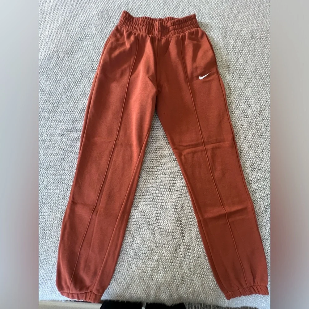 Sweatsuit - Picture 4 of 7